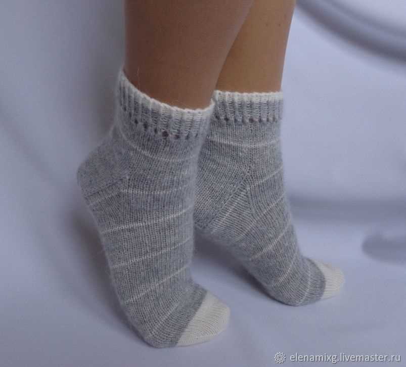 Cozy Toes - Rediscover the Charm of Knit Socks with 17 Classic Patterns Knit socks 17 classic patterns for cozy feet