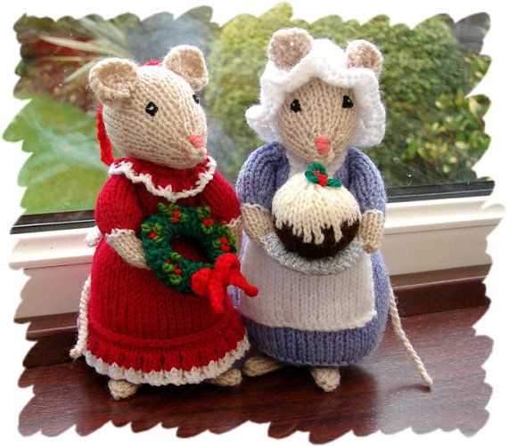 Knitted christmas mouse pattern