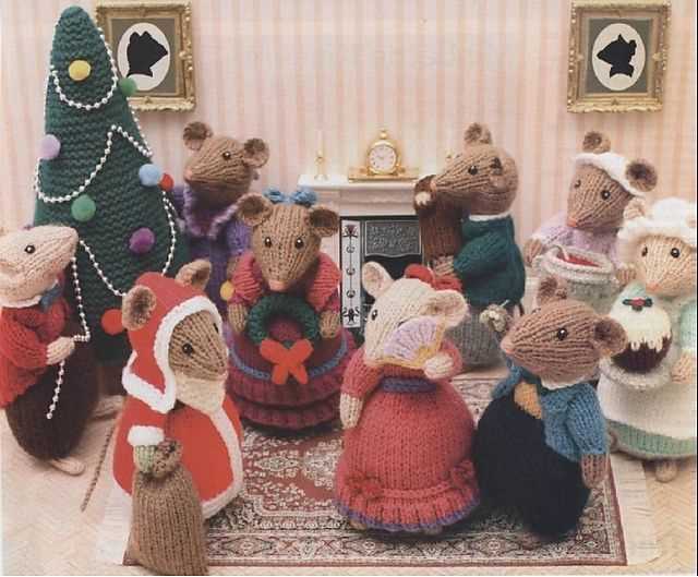 Knitted christmas mouse pattern