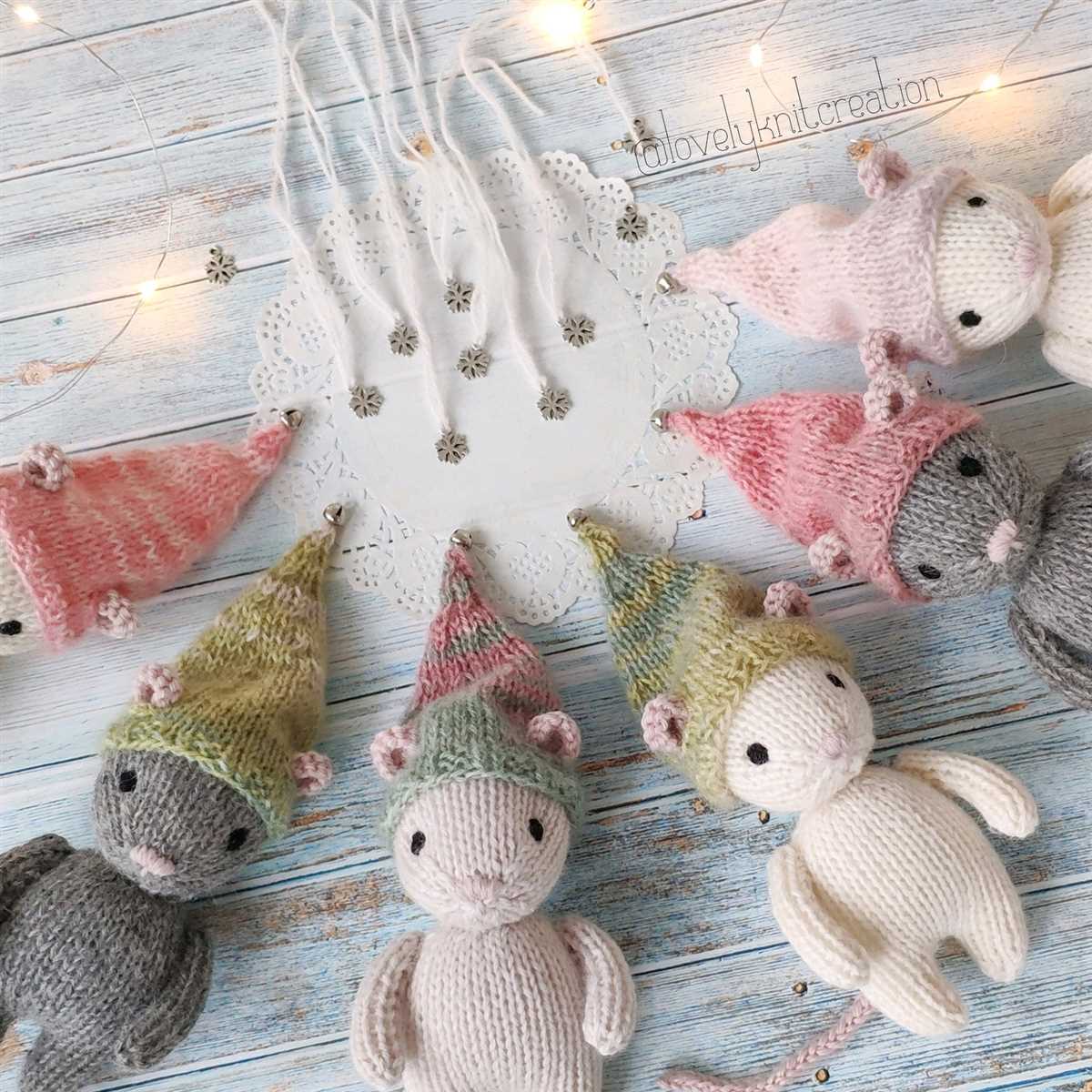 Knitted christmas mouse pattern