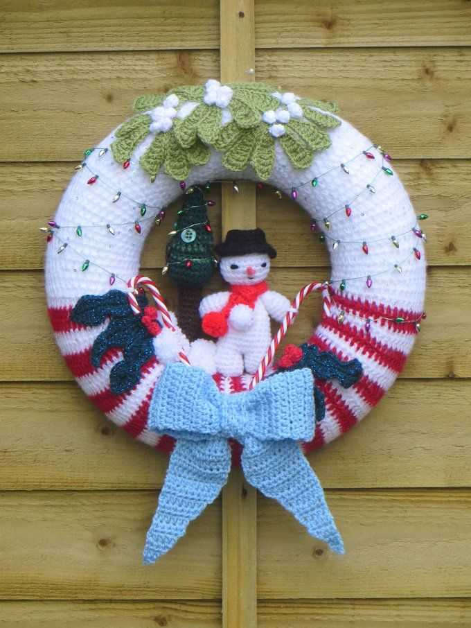 Knitted christmas wreath ornament pattern