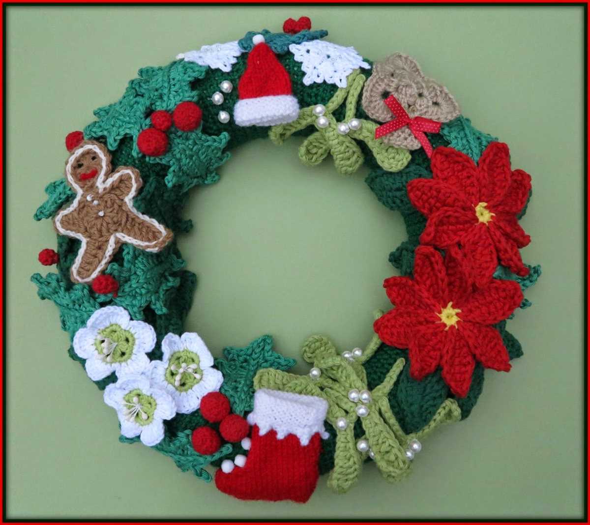 Knitted christmas wreath ornament pattern