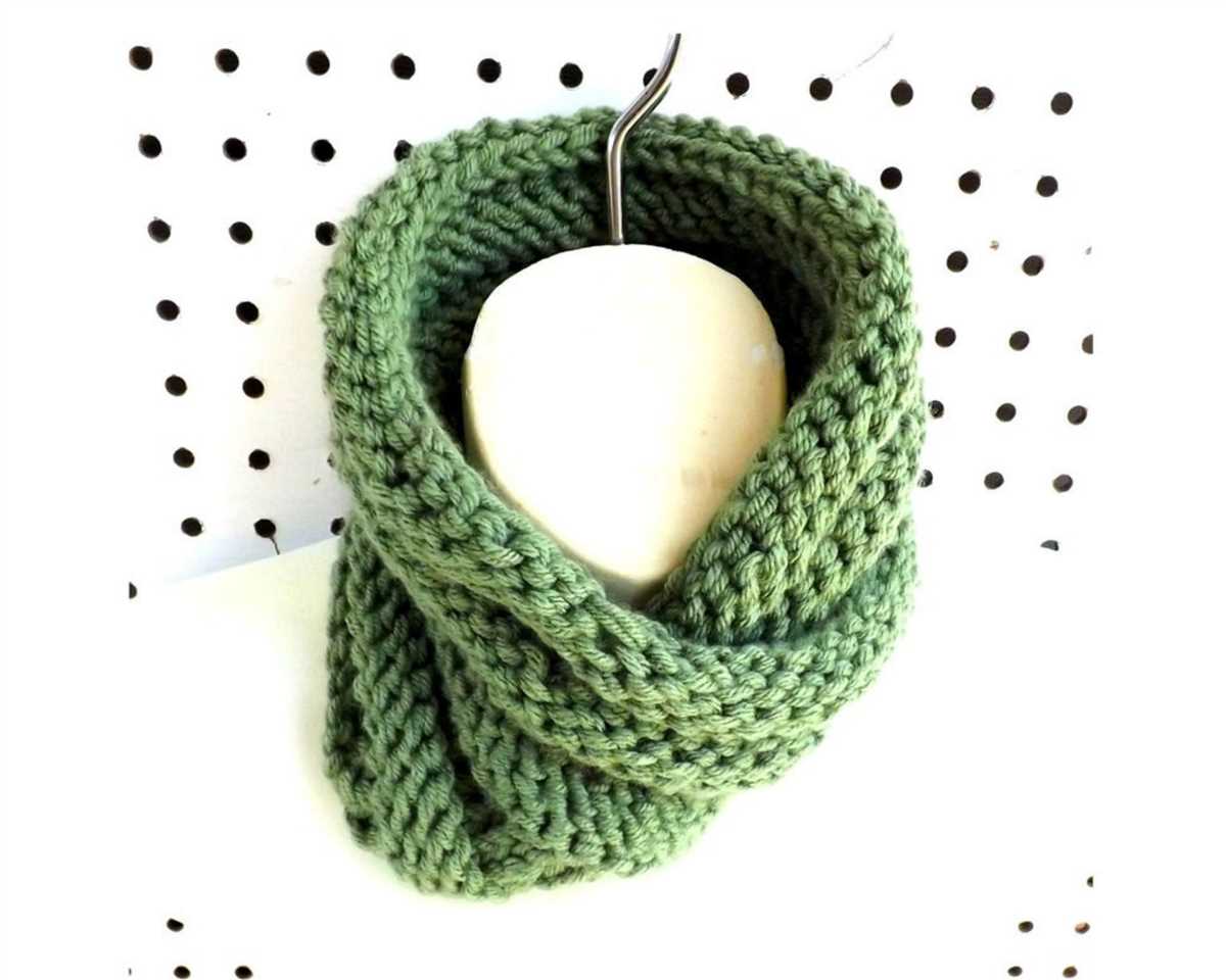 Knitted cowl pattern on circular needles