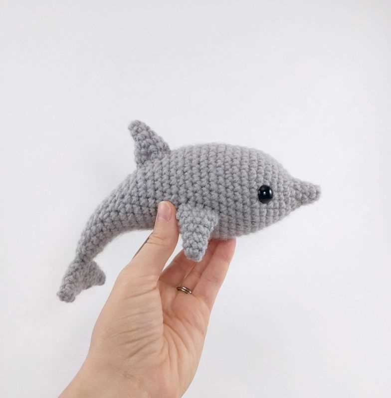 Knitted dolphin pattern free