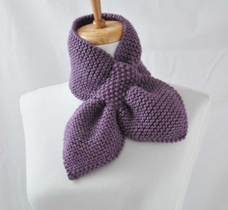 Knitted keyhole scarf pattern
