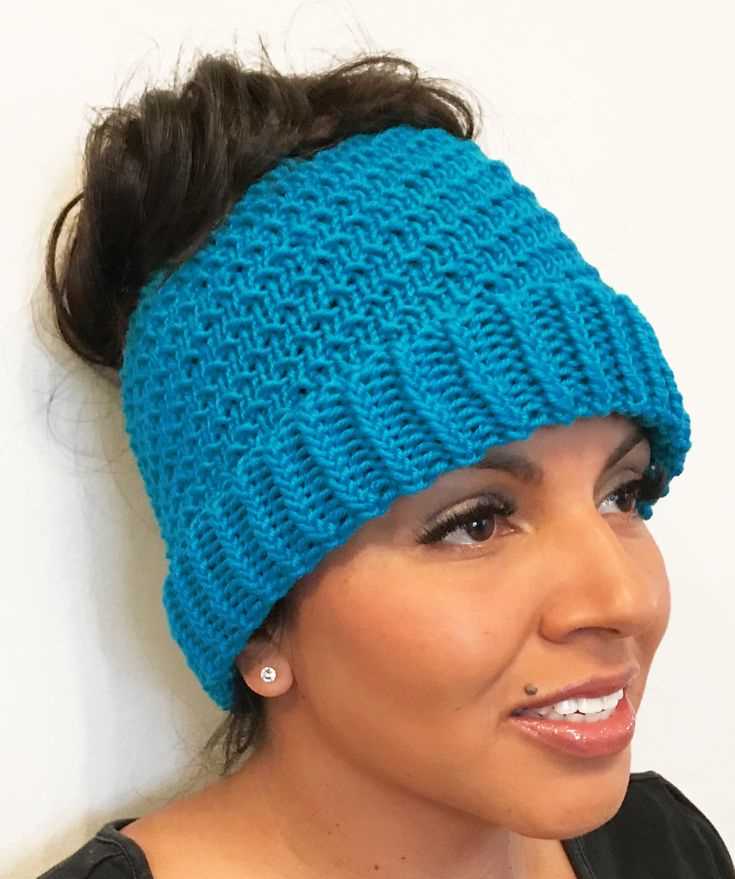 Knitted messy bun beanie pattern free