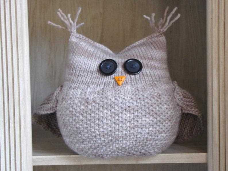 Knitted stuffed owl pattern
