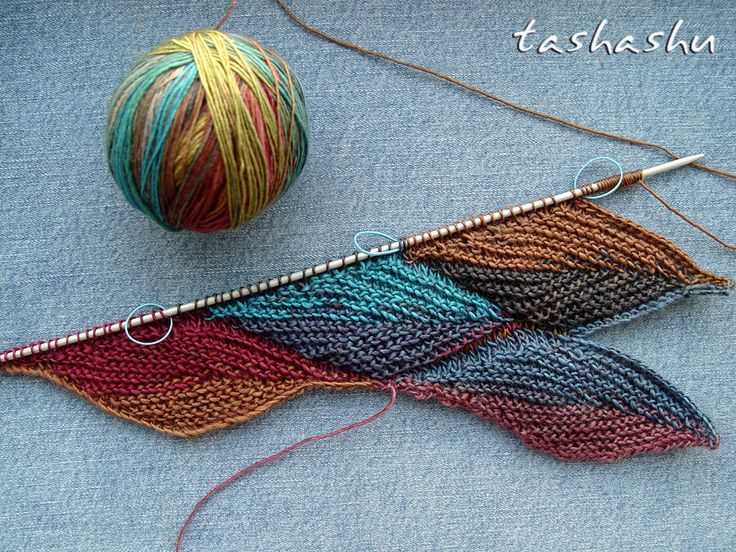 Knitted autumn leaves pattern