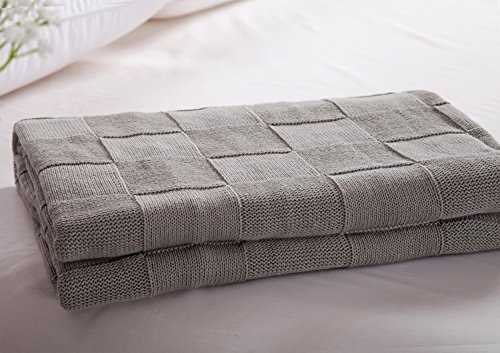 Knitted checkered blanket pattern