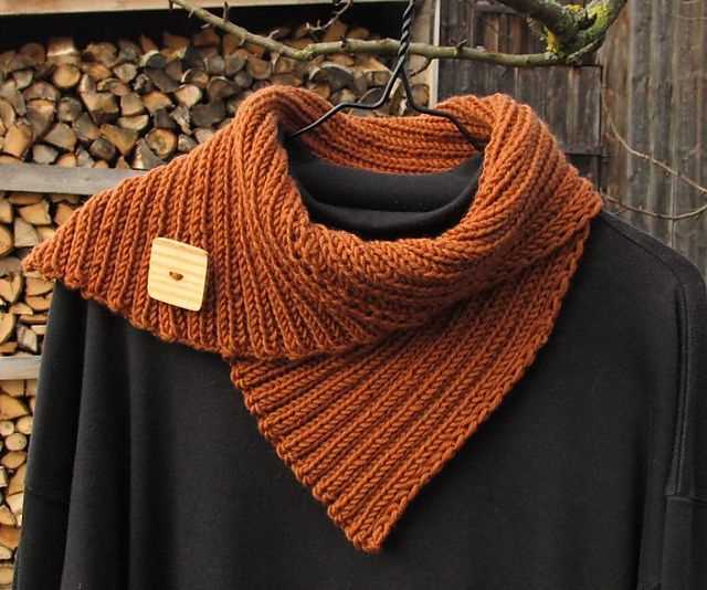Knitted cowl pattern