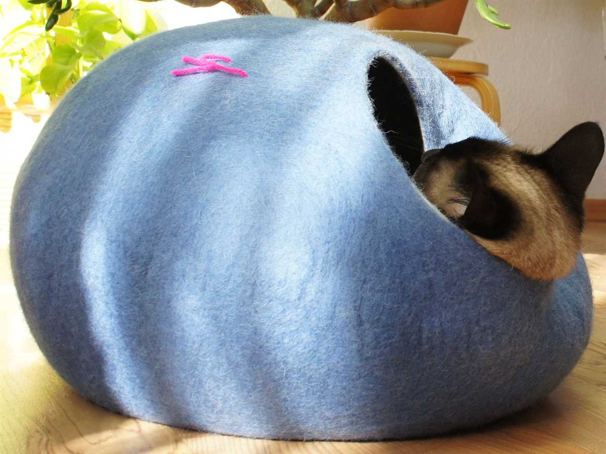 Knitted felted cat cave pattern