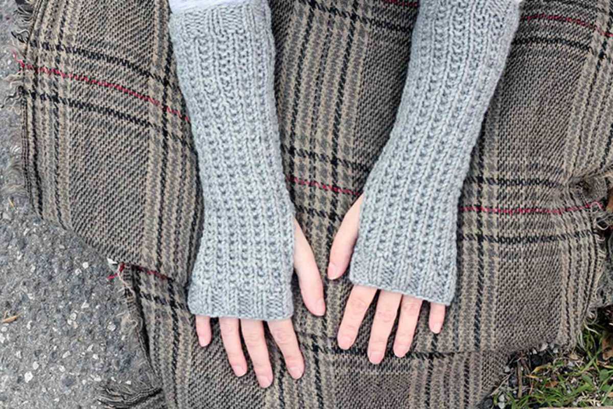 Knitted fingerless mittens pattern free
