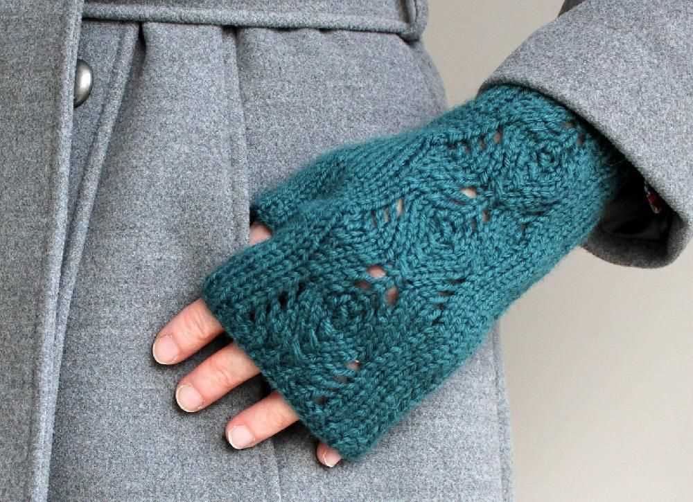Knitted glove pattern