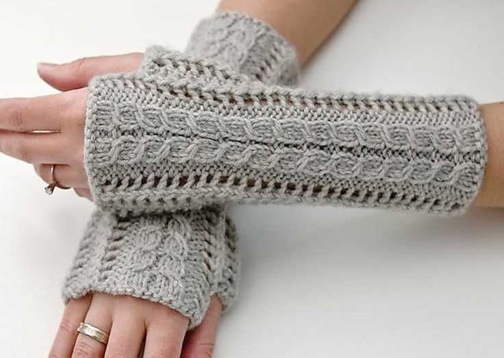 Knitted lace fingerless glove pattern