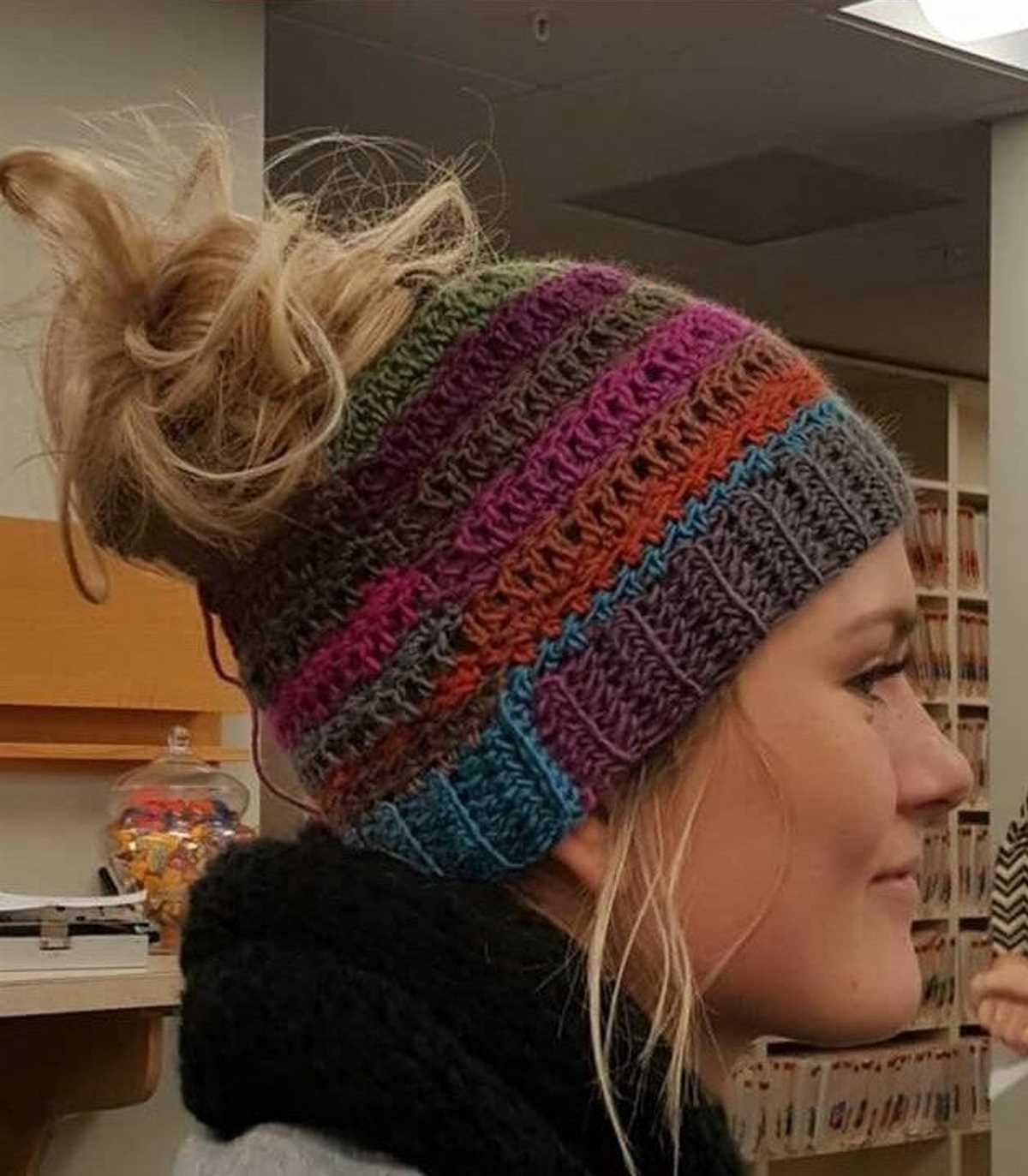 Knitted messy bun beanie pattern free