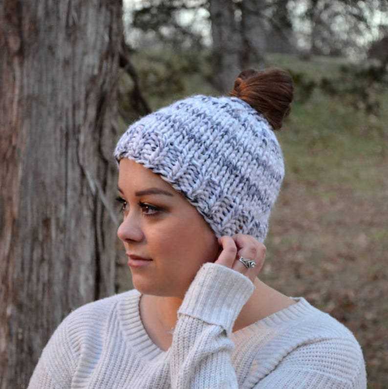 Knitted messy bun beanie pattern free