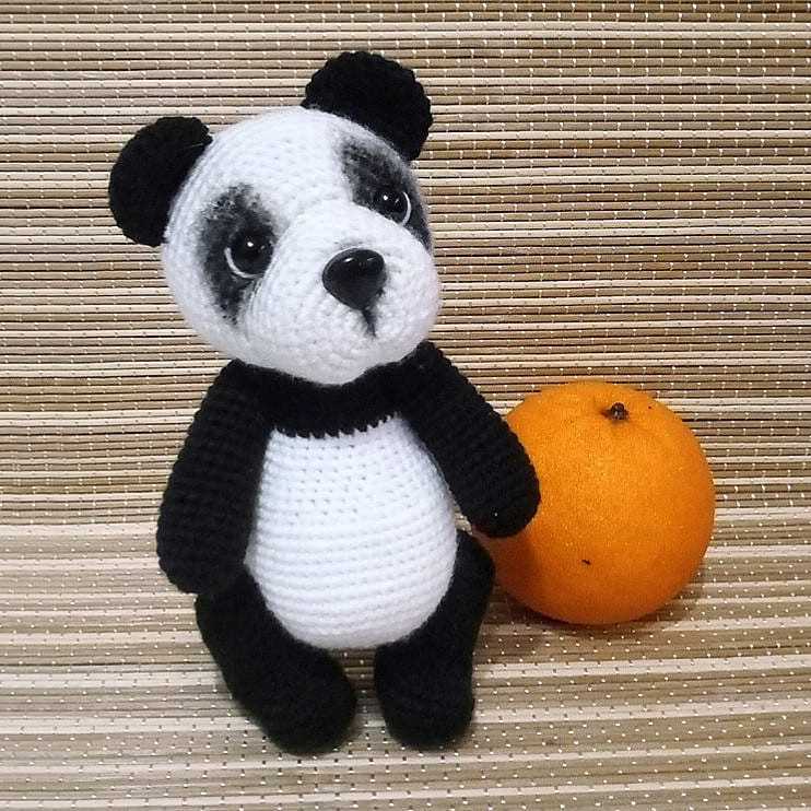 Knitted panda bear pattern