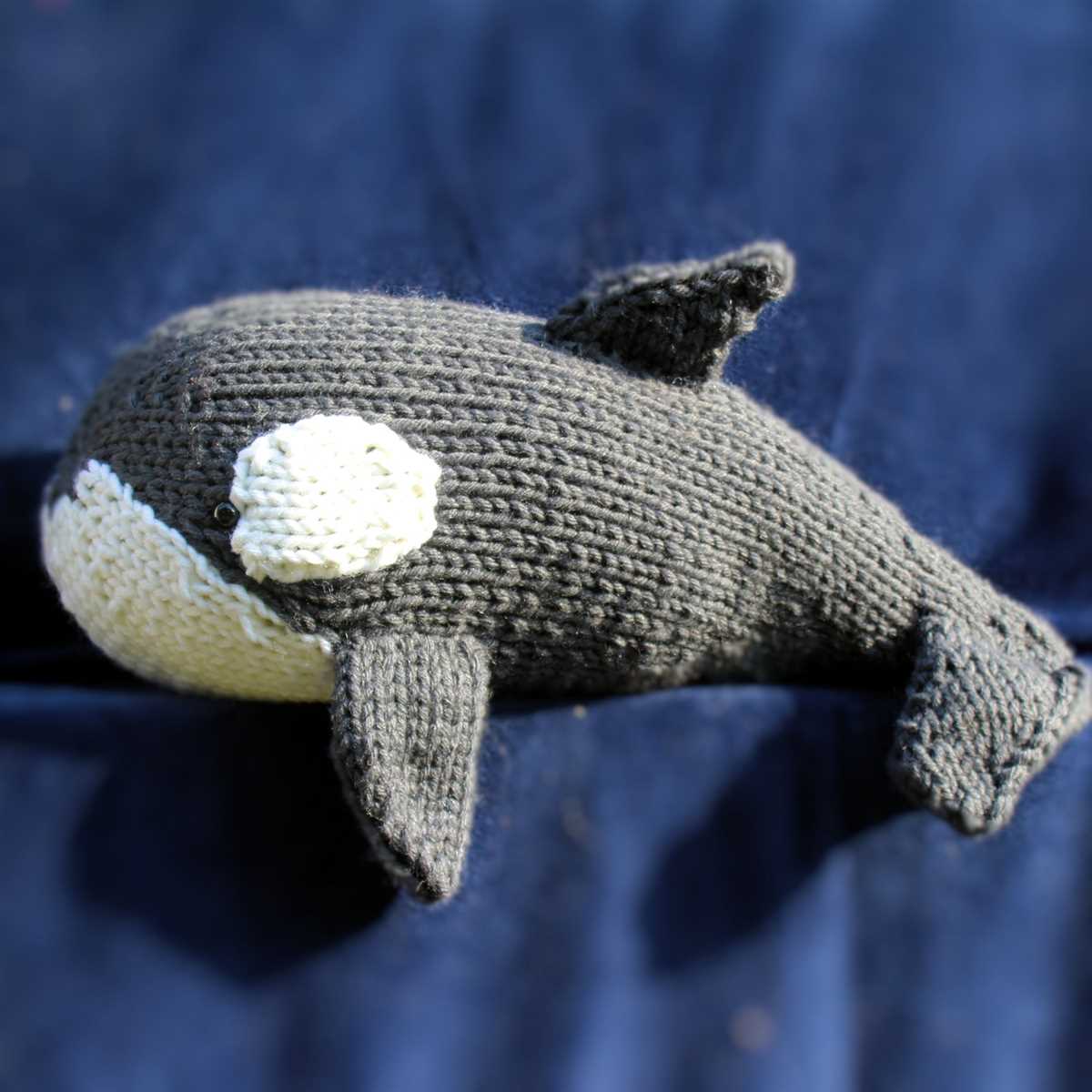 Knitted whale pattern free