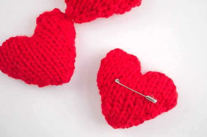 Knitting hearts pattern