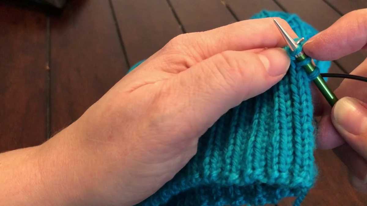 Knitting in the round hat pattern