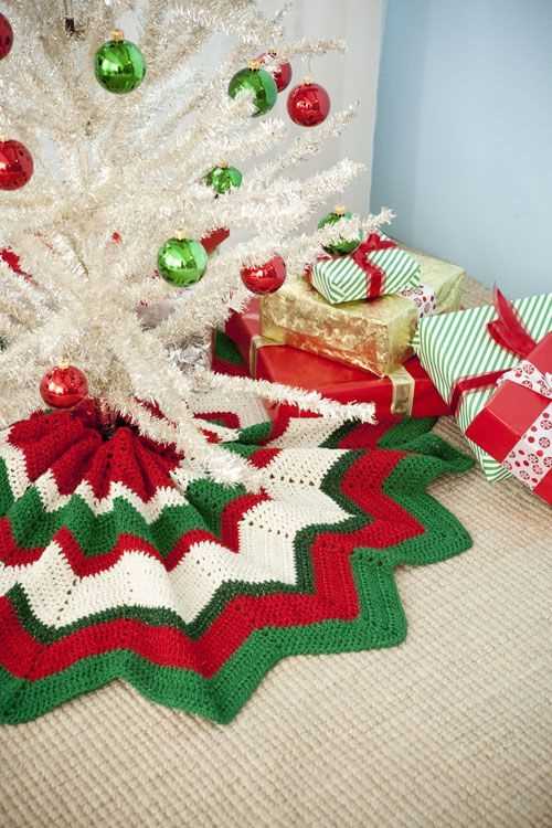 Knitting pattern christmas tree skirt