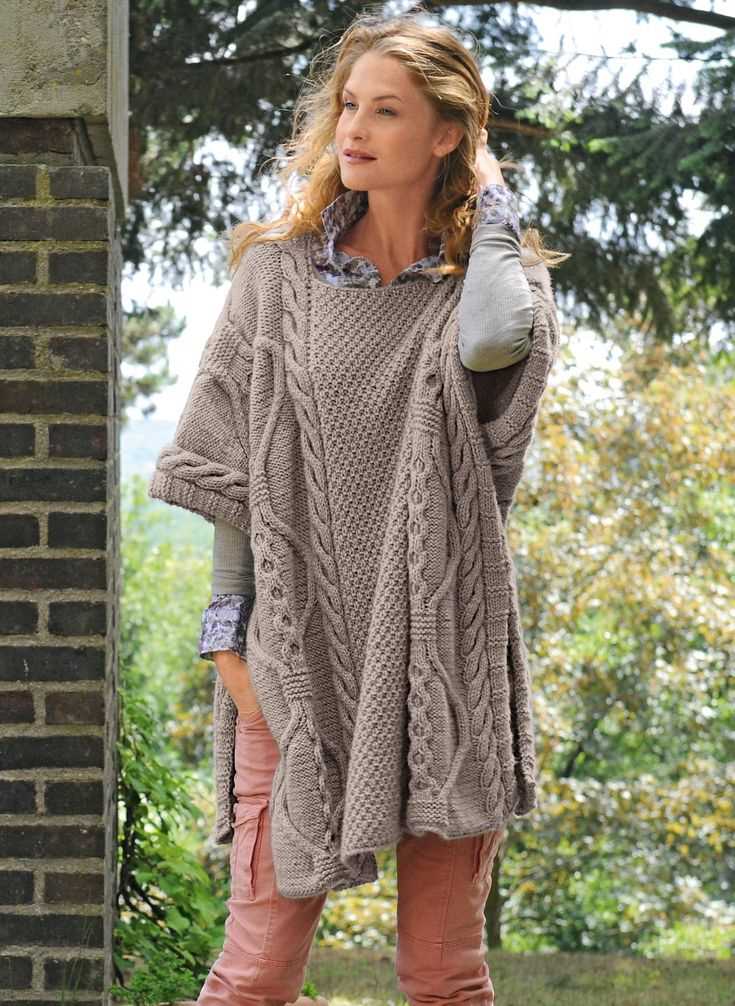 Knitting pattern for a poncho