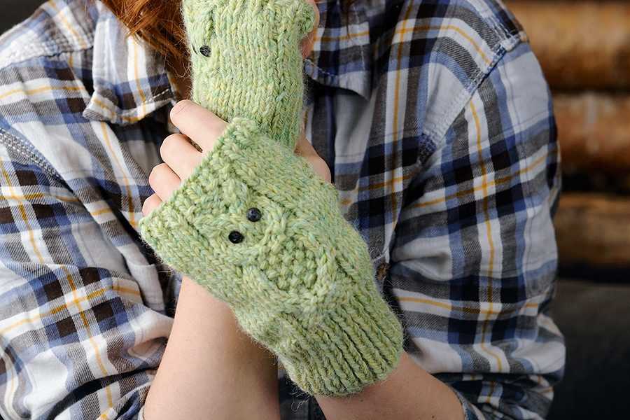 Knitting pattern for fingerless gloves