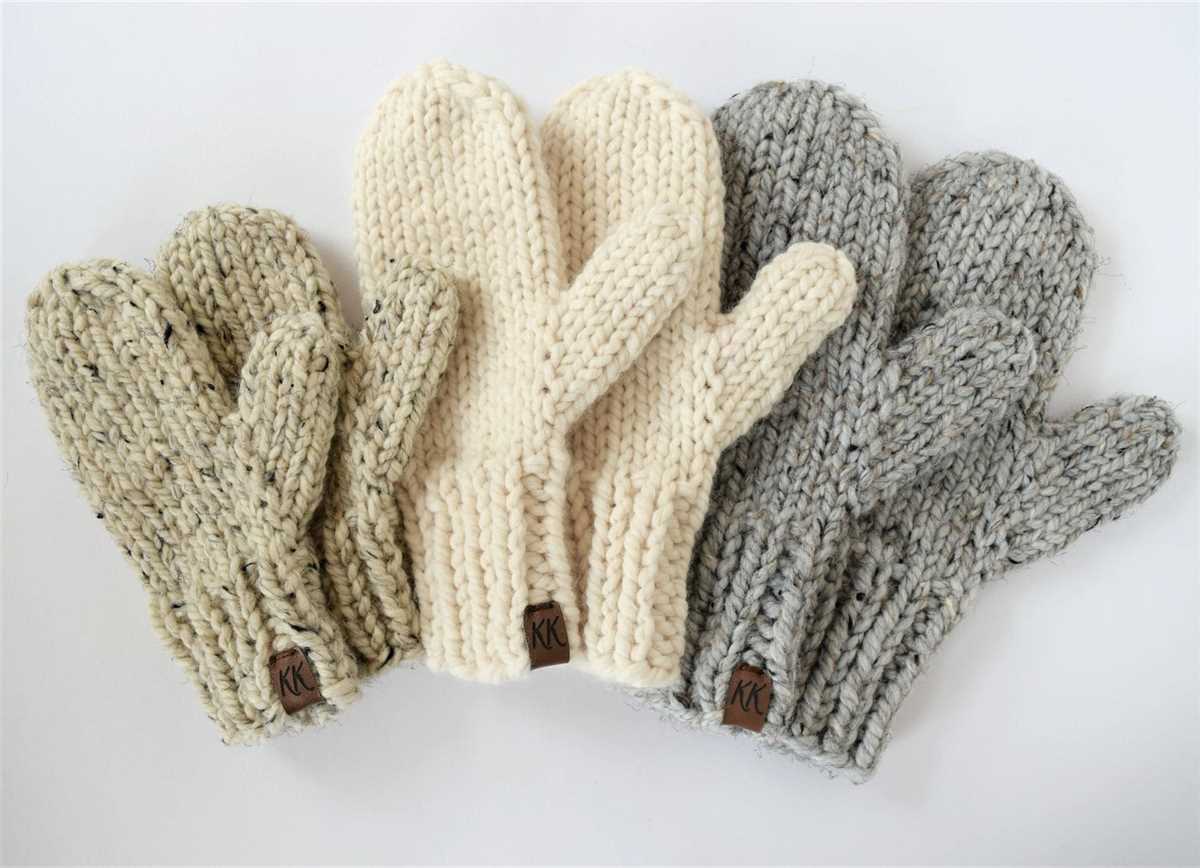 Knitting pattern for mittens in chunky wool