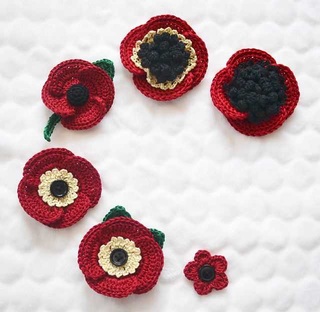 Knitting pattern for poppy brooch