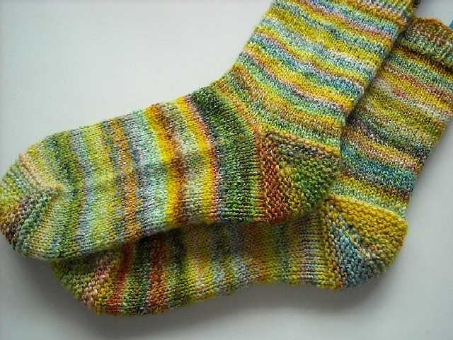 Knitting pattern for toe socks