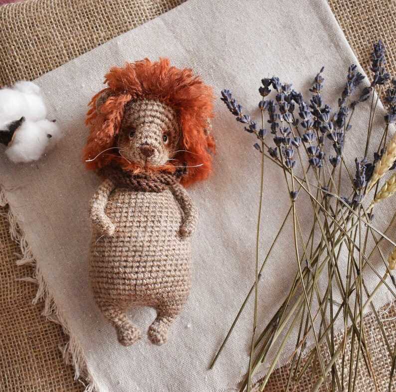 Knitting pattern lion