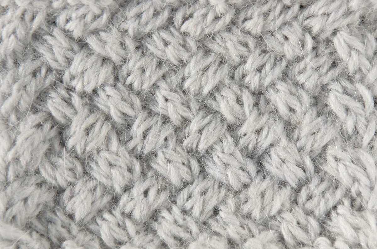 Knitting with fabric patterns