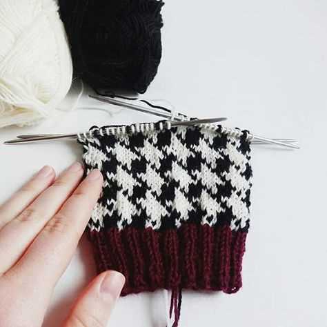 Knitting houndstooth pattern