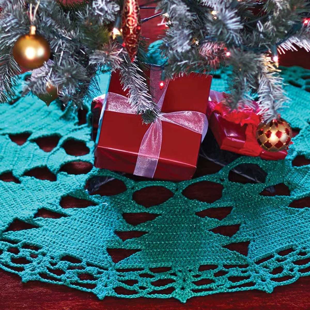 Knitting pattern christmas tree skirt