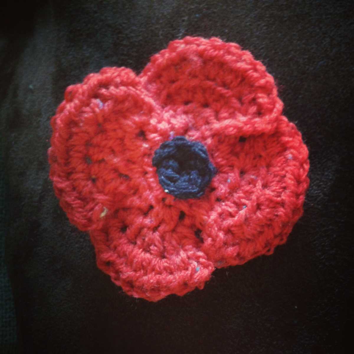 Knitting pattern for a poppy flower