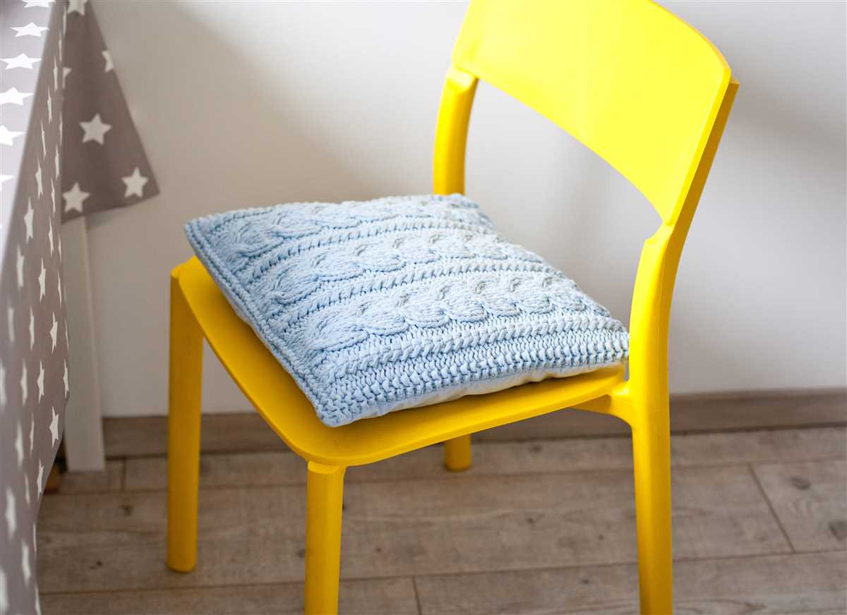 Knitting pattern for chair arm covers