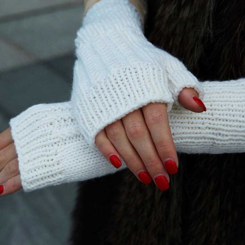 Knitting pattern for fingerless gloves