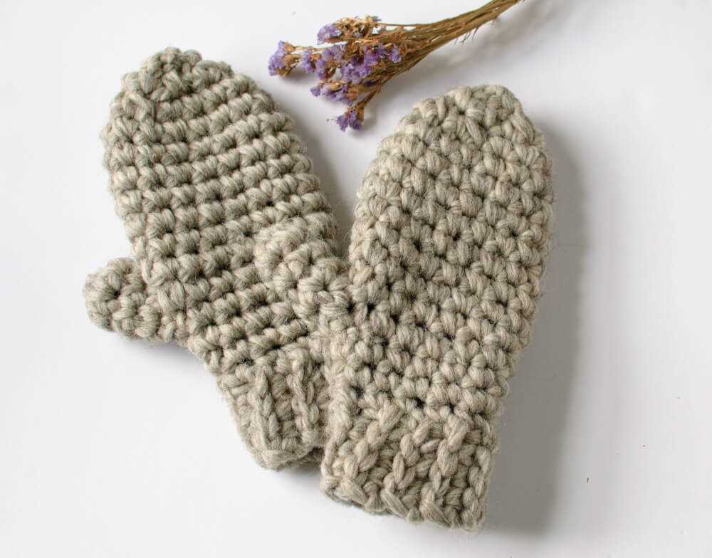 Knitting pattern for mittens in chunky wool