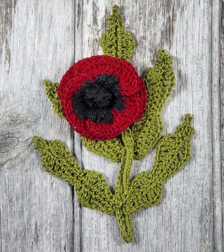 Knitting pattern for poppy brooch