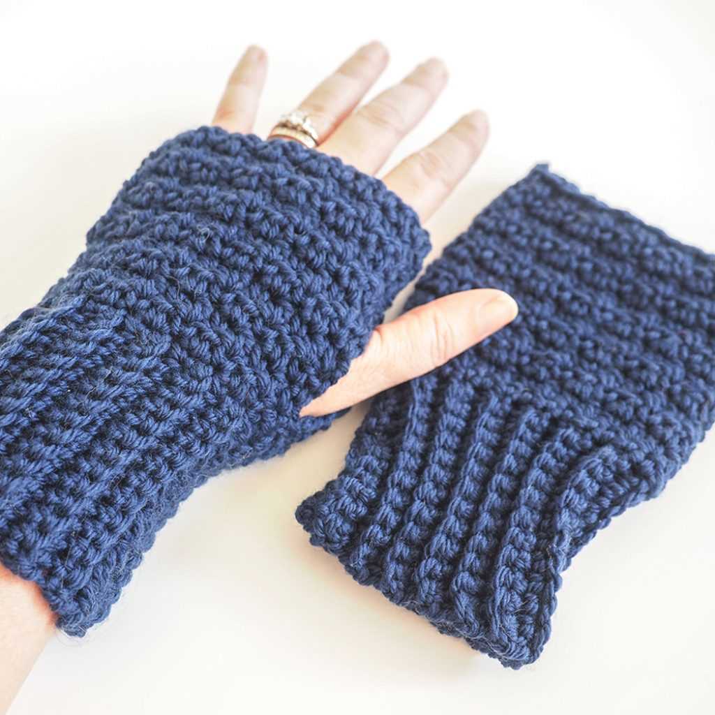 Knitting pattern gloves with half fingers
