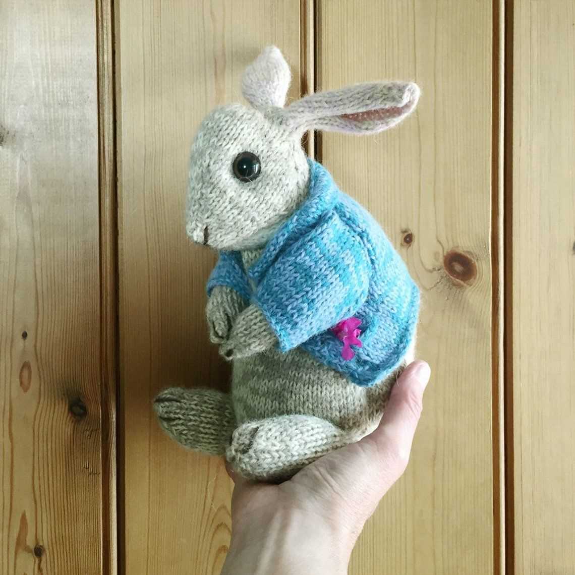 Knitting pattern rabbit