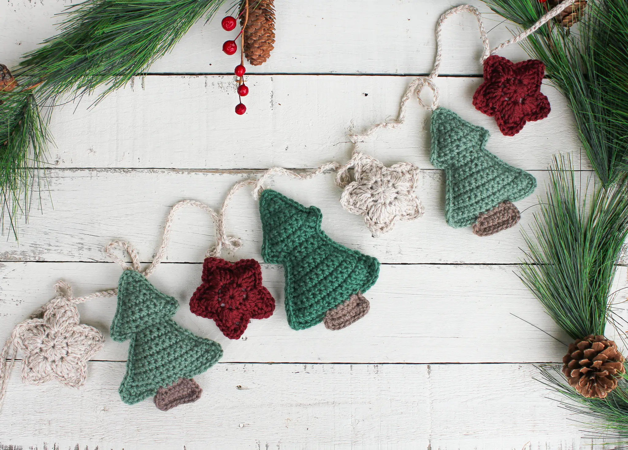 Large knitted christmas tree pattern