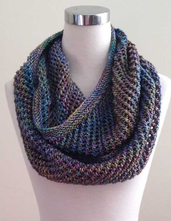 Lightweight infinity scarf knitting pattern