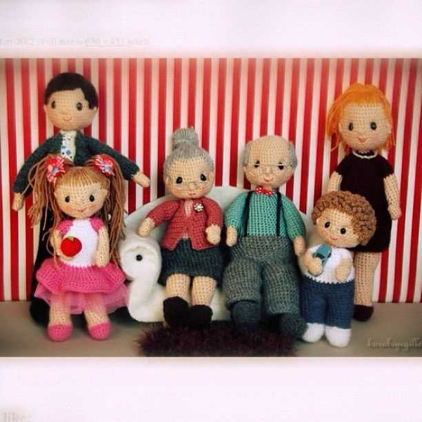 Lilly and may dolls knitting pattern
