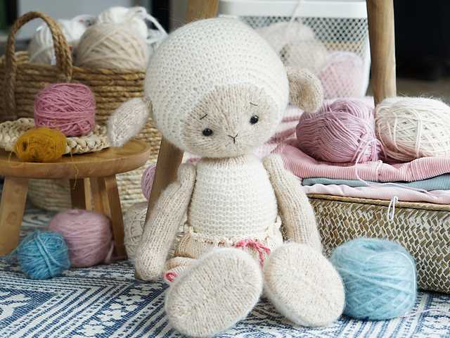 Lionel lamb knitting pattern