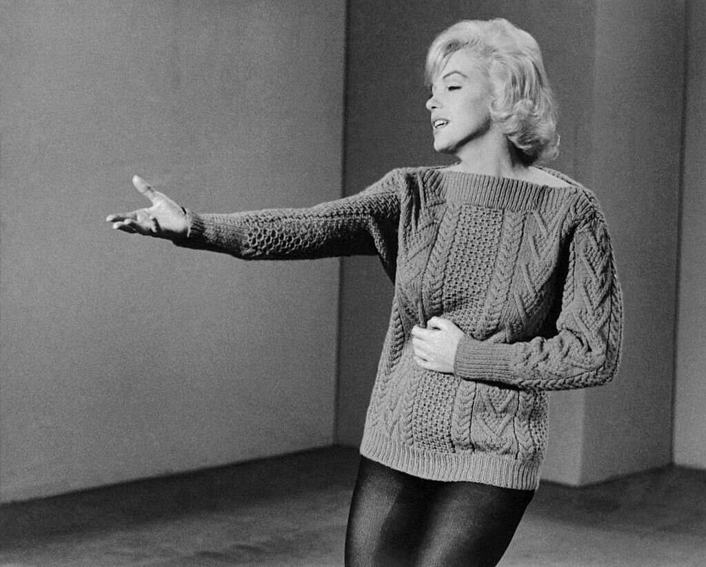 Marilyn monroe cardigan knitting pattern