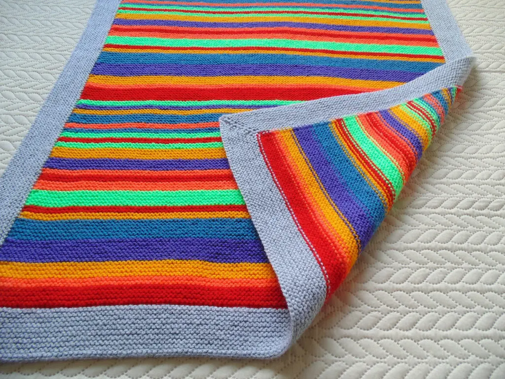 Mitred square knitted blanket pattern