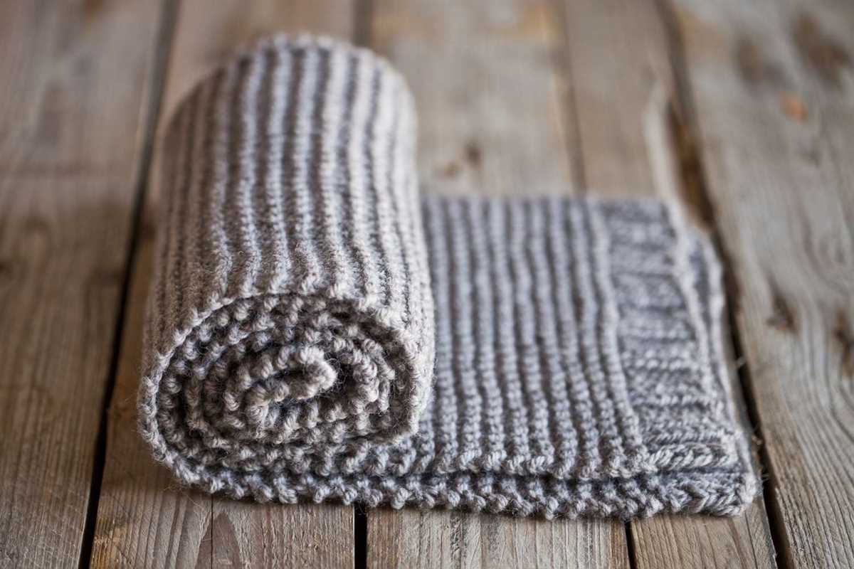 Moss stitch knit scarf pattern