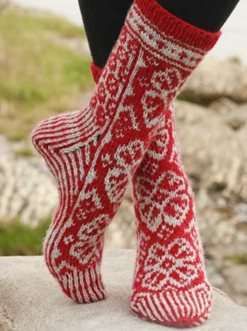 Nordic socks knitting pattern