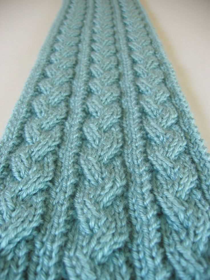 Reversible cable knit scarf pattern